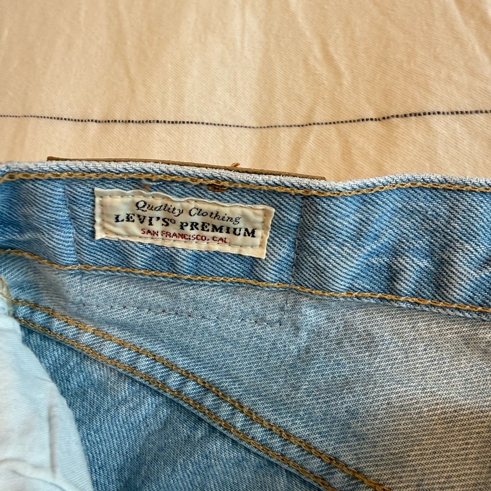 Levi's Classic Light Blue Straight Jeans - Picture 4 of 7
